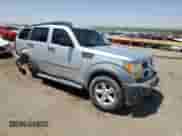 2007 Dodge Nitro SXT z VIN 1D8GU28K97W636431, wystawiony jako Copart lot #66031104 z przebiegiem 184 002 mil mil oraz Szkoda całkowita • Salvage title. Historia ofert i sprzedaży dostępna na DreamBid. Obrazek 4.