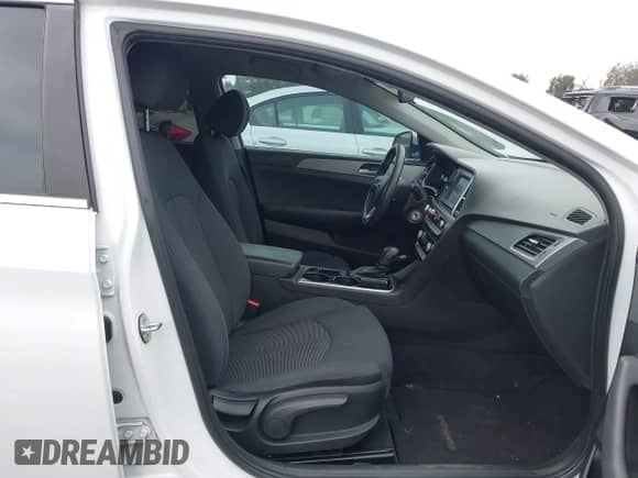 2018 Hyundai Sonata SE с VIN 5NPE24AF3JH704255, выставлен на аукционе IAAI как лот 43389069 с пробегом 105 614 миль миль и . История ставок и продаж доступна на DreamBid. Изображение 5.