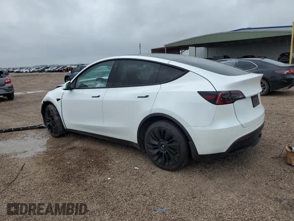 ✅ 2022 Tesla Model Y Long Range • VIN: 7SAYGAEE8NF520080 • Lot: 43333385. Wystawiony na Copart z przebiegiem 59 816 mil. Bezpłatny archiwum sprzedaży aukcyjnych z USA i szczegółowy raport historii pojazdu na DreamBid. Zdjęcie 2.