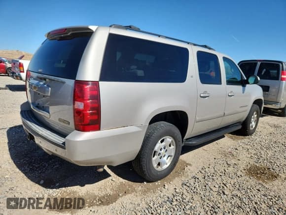 ✅ 2007 Chevrolet Suburban LTZ • VIN: 3GNFK16327G112047 • Lot: 85191495. Listed on Copart with 235,848 mi. Free auction sales archive from the USA and detailed vehicle history report at DreamBid. Image 3.