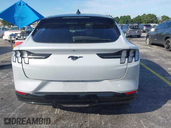 ✅ 2023 Ford Mustang Mach-E Premium • VIN: 3FMTK3SU1PMA83787 • Лот: 43855839. Опубликован ранее на IAAI с пробегом 27 931 миль. Бесплатный доступ к архиву аукционных продаж из США и подробный отчёт об истории автомобиля на DreamBid. Изображение 17.