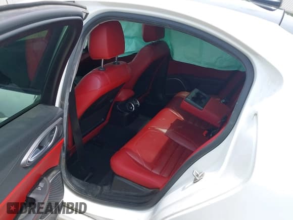 ✅ 2018 Alfa Romeo Giulia Ti Sport • VIN: ZARFAEEN8J7583814 • Лот: 42355186. Опубликован ранее на IAAI с пробегом Не указан. Бесплатный доступ к архиву аукционных продаж из США и подробный отчёт об истории автомобиля на DreamBid. Изображение 8.