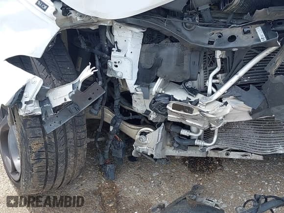 ✅ 2018 Alfa Romeo Giulia Ti Sport • VIN: ZARFAEEN8J7583814 • Лот: 42355186. Опубликован ранее на IAAI с пробегом Не указан. Бесплатный доступ к архиву аукционных продаж из США и подробный отчёт об истории автомобиля на DreamBid. Изображение 18.