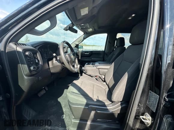 ✅ 2019 Chevrolet Silverado 1500 Custom • VIN: 1GCRYBEF2KZ317771 • Lot: 69050054. Wystawiony na Copart z przebiegiem 103 878 mil. Bezpłatny archiwum sprzedaży aukcyjnych z USA i szczegółowy raport historii pojazdu na DreamBid. Zdjęcie 7.