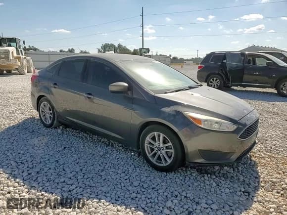 ✅ 2018 Ford Focus SE • VIN: 1FADP3FE7JL229461 • Lot: 82499245. Wystawiony na Copart z przebiegiem 66 300 mil. Bezpłatny archiwum sprzedaży aukcyjnych z USA i szczegółowy raport historii pojazdu na DreamBid. Zdjęcie 13.