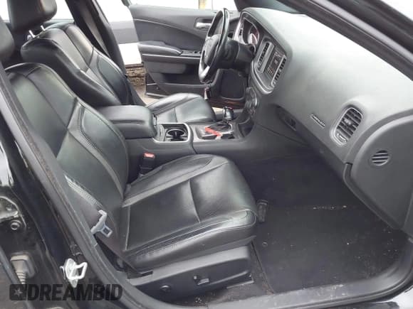 ✅ 2020 Dodge Charger SXT • VIN: 2C3CDXBGXLH207388 • Lot: 43625842. Wystawiony na IAAI z przebiegiem 68 927 mil. Bezpłatny archiwum sprzedaży aukcyjnych z USA i szczegółowy raport historii pojazdu na DreamBid. Zdjęcie 5.