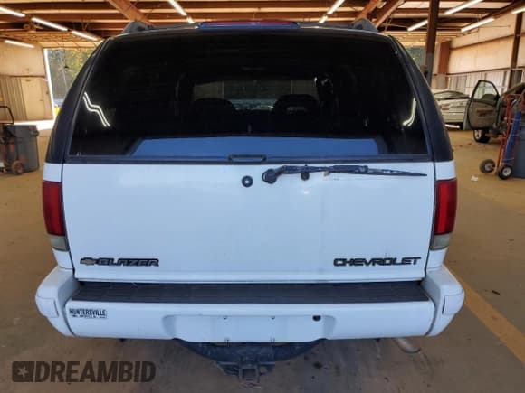 ✅ 1996 Chevrolet Blazer • VIN: 1GNDT13W5T2230602 • Lot: 87273235. Wystawiony na Copart z przebiegiem 201 815 mil. Bezpłatny archiwum sprzedaży aukcyjnych z USA i szczegółowy raport historii pojazdu na DreamBid. Zdjęcie 6.