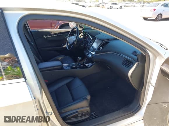 ✅ 2017 Chevrolet Impala LT • VIN: 2G1105SA6H9152818 • Lot: 43415222. Wystawiony na IAAI z przebiegiem 138 181 mil. Bezpłatny archiwum sprzedaży aukcyjnych z USA i szczegółowy raport historii pojazdu na DreamBid. Zdjęcie 5.