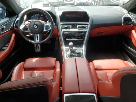 ✅ 2022 BMW M8 Competition • VIN: WBSGV0C08NCJ73663 • Lot: 67324314. Wystawiony na Copart z przebiegiem 33 697 mil. Bezpłatny archiwum sprzedaży aukcyjnych z USA i szczegółowy raport historii pojazdu na DreamBid. Zdjęcie 8.