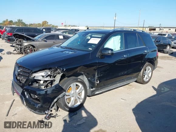 ✅ 2014 Mercedes-Benz M 350 • VIN: 4JGDA2EB0EA286014 • Lot: 43904875. Wystawiony na IAAI z przebiegiem 183 664 mil. Bezpłatny archiwum sprzedaży aukcyjnych z USA i szczegółowy raport historii pojazdu na DreamBid. Zdjęcie 2.