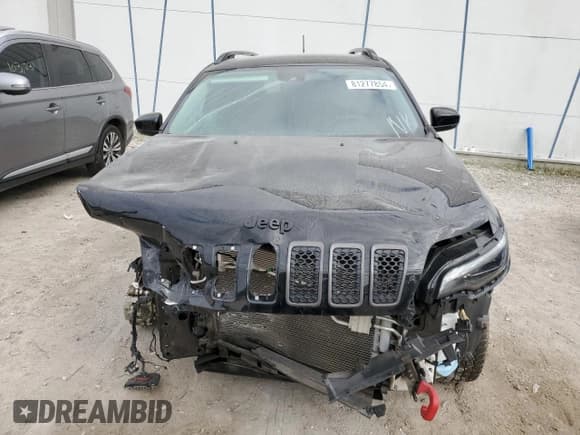 ✅ 2023 Jeep Cherokee Trailhawk • VIN: 1C4PJMBN8PD111961 • Lot: 81277854. Wystawiony na Copart z przebiegiem 13 079 mil. Bezpłatny archiwum sprzedaży aukcyjnych z USA i szczegółowy raport historii pojazdu na DreamBid. Zdjęcie 5.