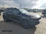 ✅ 2015 Jeep Cherokee Trailhawk • VIN: 1C4PJMBS8FW786508 • Lot: 82403185. Wystawiony na Copart z przebiegiem 145 826 mil. Bezpłatny archiwum sprzedaży aukcyjnych z USA i szczegółowy raport historii pojazdu na DreamBid. Zdjęcie 4.