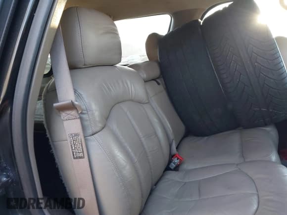 ✅ 2001 Chevrolet Tahoe LS • VIN: 1GNEC13T01J198722 • Lot: 41385593. Wystawiony na IAAI z przebiegiem Nie podano. Bezpłatny archiwum sprzedaży aukcyjnych z USA i szczegółowy raport historii pojazdu na DreamBid. Zdjęcie 8.