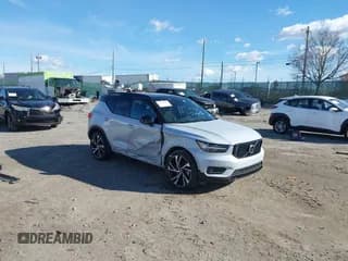 ✅ 2021 Volvo XC40 R-Design • VIN: YV4162UM3M2579729 • Лот: 43701828. Опубликован ранее на IAAI с пробегом 27 556 миль. Бесплатный доступ к архиву аукционных продаж из США и подробный отчёт об истории автомобиля на DreamBid. Изображение 1.