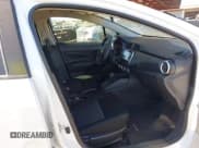 ✅ 2024 Nissan Versa S • VIN: 3N1CN8DV1RL847860 • Lot: 43624418. Wystawiony na IAAI z przebiegiem 18 351 mil. Bezpłatny archiwum sprzedaży aukcyjnych z USA i szczegółowy raport historii pojazdu na DreamBid. Zdjęcie 5.