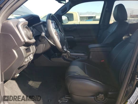 ✅ 2017 Toyota Tacoma TRD Sport • VIN: 5TFDZ5BN7HX028474 • Lot: 91676335. Wystawiony na Copart z przebiegiem 95 482 mil. Bezpłatny archiwum sprzedaży aukcyjnych z USA i szczegółowy raport historii pojazdu na DreamBid. Zdjęcie 7.