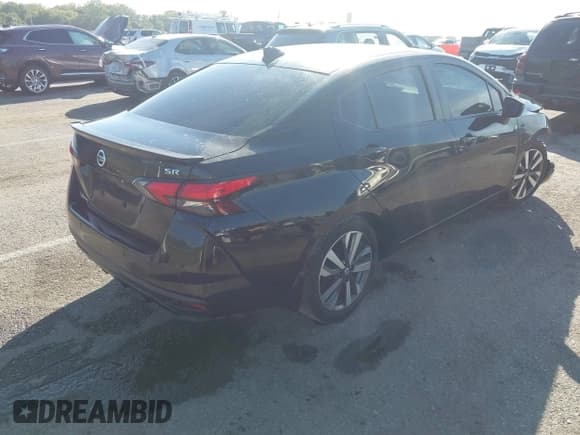 ✅ 2021 Nissan Versa SR • VIN: 3N1CN8FV6ML818618 • Lot: 43337990. Wystawiony na IAAI z przebiegiem Nie podano. Bezpłatny archiwum sprzedaży aukcyjnych z USA i szczegółowy raport historii pojazdu na DreamBid. Zdjęcie 4.