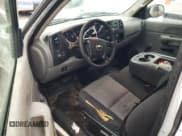 ✅ 2009 Chevrolet Silverado 2500HD Work Truck • VIN: 1GCHC49KX9E109927 • Лот: 69911595. Опубликован ранее на Copart с пробегом 232 092 миль. Бесплатный доступ к архиву аукционных продаж из США и подробный отчёт об истории автомобиля на DreamBid. Изображение 8.