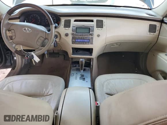 2009 Hyundai Azera Limited с VIN KMHFC46F49A388051, выставлен на аукционе Copart как лот 56252425 с пробегом 177 171 миль миль и Списание • Salvage title. История ставок и продаж доступна на DreamBid. Изображение 8.