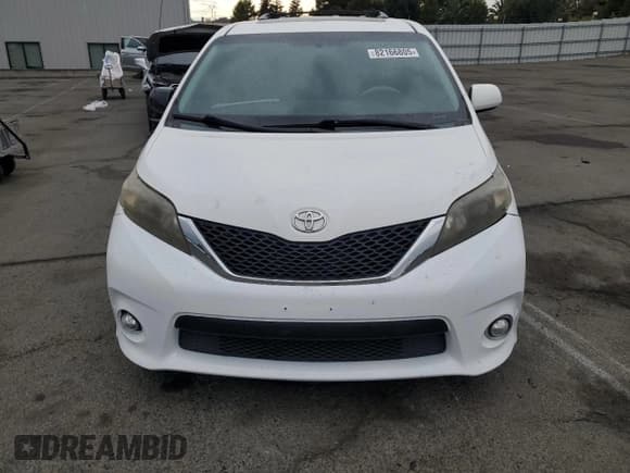 ✅ 2014 Toyota Sienna SE • VIN: 5TDXK3DC2ES520428 • Lot: 82166805. Listed on Copart with 161,322 mi. Free auction sales archive from the USA and detailed vehicle history report at DreamBid. Image 5.