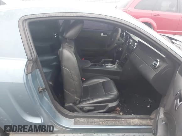 ✅ 2005 Ford Mustang Deluxe • VIN: 1ZVFT80N055108069 • Лот: 43258701. Опубликован ранее на IAAI с пробегом 253 074 миль. Бесплатный доступ к архиву аукционных продаж из США и подробный отчёт об истории автомобиля на DreamBid. Изображение 5.