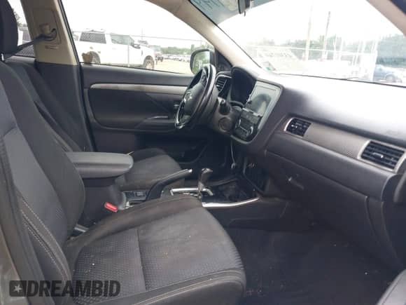 2018 Mitsubishi Outlander SE with VIN JA4AD3A37JJ004135, listed as a IAAI auction lot 43301749 with 209,325 mi miles and . Bid and sale history available at DreamBid. Image 5.