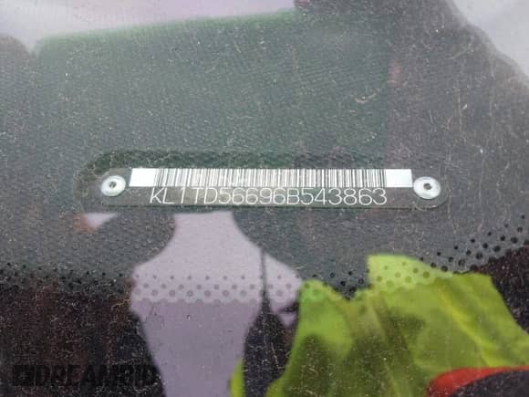 2006 Chevrolet Aveo LS z VIN KL1TD56696B543863, wystawiony jako IAAI lot #41446969 z przebiegiem 222 866 mil mil oraz . Historia ofert i sprzedaży dostępna na DreamBid. Obrazek 9.