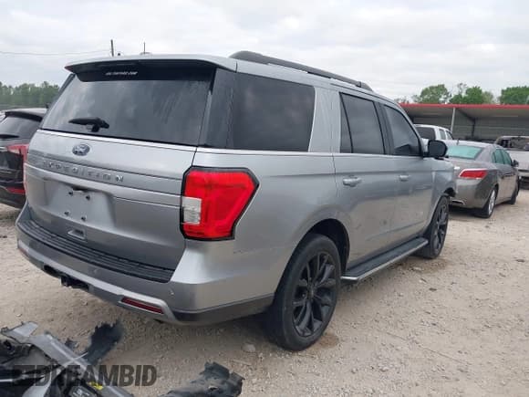 ✅ 2022 Ford Expedition XLT • VIN: 1FMJU1HT0NEA14953 • Lot: 42053845. Listed on IAAI with 44,670 mi. Free auction sales archive from the USA and detailed vehicle history report at DreamBid. Image 4.