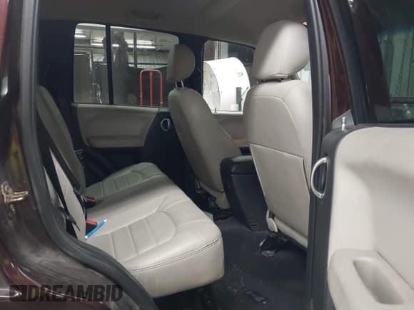 ✅ 2004 Jeep Liberty Limited • VIN: 1J4GK58K64W205203 • Lot: 41845473. Listed on IAAI with 121,486 mi. Free auction sales archive from the USA and detailed vehicle history report at DreamBid. Image 8.