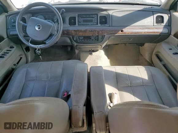 ✅ 2011 Mercury Grand Marquis LS • VIN: 2MEBM7FV6BX601554 • Lot: 85378595. Wystawiony na Copart z przebiegiem 82 850 mil. Bezpłatny archiwum sprzedaży aukcyjnych z USA i szczegółowy raport historii pojazdu na DreamBid. Zdjęcie 8.