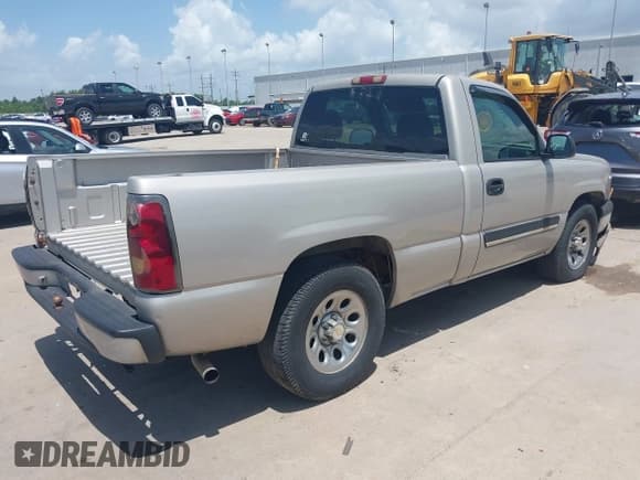 ✅ 2005 Chevrolet Silverado 1500 Work Truck • VIN: 1GCEC14X25Z114160 • Лот: 42547154. Опубликован ранее на IAAI с пробегом Не указан. Бесплатный доступ к архиву аукционных продаж из США и подробный отчёт об истории автомобиля на DreamBid. Изображение 4.