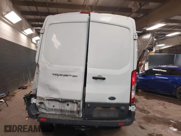 ✅ 2017 Ford Transit • VIN: 1FTYR2CM4HKA48832 • Лот: 41424629. Опубликован ранее на IAAI с пробегом 127 624 миль. Бесплатный доступ к архиву аукционных продаж из США и подробный отчёт об истории автомобиля на DreamBid. Изображение 17.