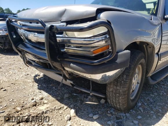 ✅ 2002 Chevrolet Suburban LT • VIN: 1GNFK16Z72J153477 • Лот: 78527934. Опубликован ранее на Copart с пробегом 292 252 миль. Бесплатный доступ к архиву аукционных продаж из США и подробный отчёт об истории автомобиля на DreamBid. Изображение 9.