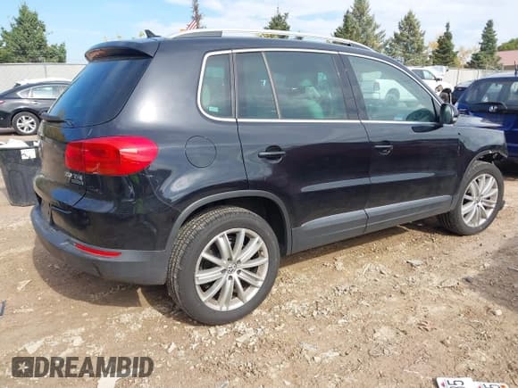 ✅ 2013 Volkswagen Tiguan S • VIN: WVGBV3AX3DW581578 • Lot: 43475484. Listed on IAAI with 142,053 mi. Free auction sales archive from the USA and detailed vehicle history report at DreamBid. Image 4.