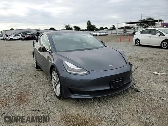 ✅ 2020 Tesla Model 3 Standard Range Plus • VIN: 5YJ3E1EAXLF802308 • Lot: 82275135. Wystawiony na Copart z przebiegiem 75 515 mil. Bezpłatny archiwum sprzedaży aukcyjnych z USA i szczegółowy raport historii pojazdu na DreamBid. Zdjęcie 13.