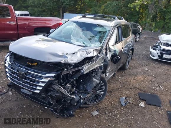 ✅ 2025 Nissan Rogue Platinum • VIN: JN8BT3DD1SW304618 • Lot: 42947864. Listed on IAAI with 2,044 mi. Free auction sales archive from the USA and detailed vehicle history report at DreamBid. Image 16.