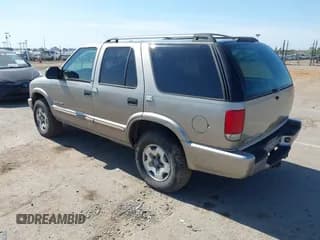 ✅ 2003 Chevrolet Blazer LS • VIN: 1GNDT13X63K146670 • Lot: 42200426. Wystawiony na IAAI z przebiegiem 129 516 mil. Bezpłatny archiwum sprzedaży aukcyjnych z USA i szczegółowy raport historii pojazdu na DreamBid. Zdjęcie 3.