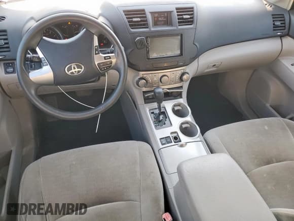 ✅ 2011 Toyota Highlander • VIN: 5TDBK3EH0BS063876 • Lot: 85204085. Listed on Copart with 238,314 mi. Free auction sales archive from the USA and detailed vehicle history report at DreamBid. Image 8.