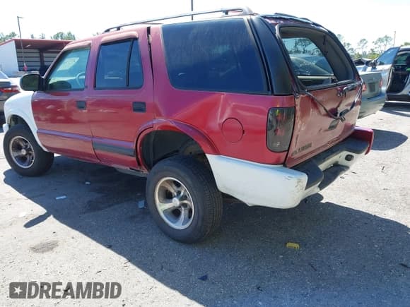 ✅ 1997 Chevrolet Blazer LS • VIN: 1GNDT13W0V2175348 • Lot: 41773422. Wystawiony na IAAI z przebiegiem 247 972 mil. Bezpłatny archiwum sprzedaży aukcyjnych z USA i szczegółowy raport historii pojazdu na DreamBid. Zdjęcie 3.