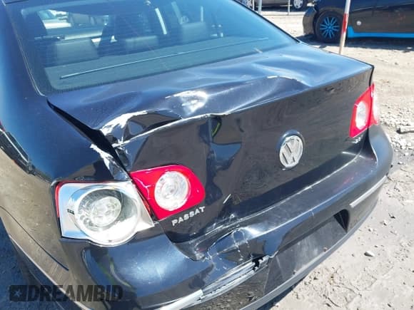 ✅ 2009 Volkswagen Passat Komfort • VIN: WVWJK73C09P008648 • Lot: 42176752. Listed on IAAI with Not provided. Free auction sales archive from the USA and detailed vehicle history report at DreamBid. Image 11.