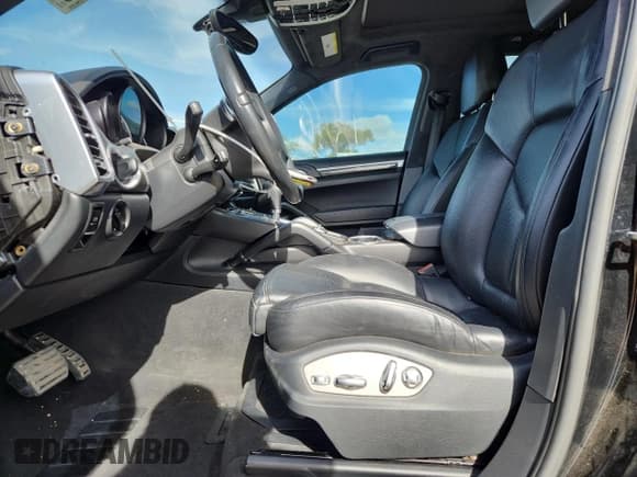 ✅ 2012 Porsche Cayenne Turbo • VIN: WP1AC2A24CLA84283 • Lot: 91712455. Wystawiony na Copart z przebiegiem 126 576 mil. Bezpłatny archiwum sprzedaży aukcyjnych z USA i szczegółowy raport historii pojazdu na DreamBid. Zdjęcie 7.