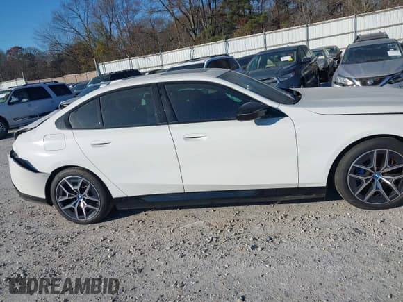 ✅ 2024 BMW i5 M60 • VIN: WBY43FK01RCP34925 • Lot: 41100557. Listed on IAAI with 27,814 mi. Free auction sales archive from the USA and detailed vehicle history report at DreamBid. Image 13.