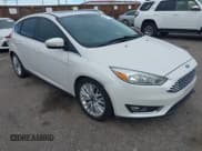✅ 2015 Ford Focus Titanium • VIN: 1FADP3N2XFL211275 • Lot: 43659891. Wystawiony na IAAI z przebiegiem 147 389 mil. Bezpłatny archiwum sprzedaży aukcyjnych z USA i szczegółowy raport historii pojazdu na DreamBid. Zdjęcie 1.