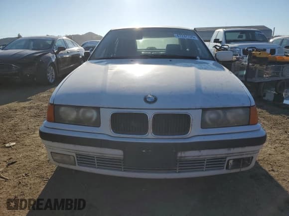 ✅ 1994 BMW 3 Series 325i • VIN: WBACB4321RFM01947 • Lot: 47237725. Wystawiony na Copart z przebiegiem 37 945 mil. Bezpłatny archiwum sprzedaży aukcyjnych z USA i szczegółowy raport historii pojazdu na DreamBid. Zdjęcie 5.