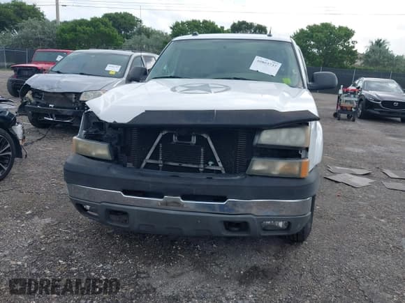 ✅ 2005 Chevrolet Silverado 2500HD LT • VIN: 1GCHK23255F837613 • Lot: 40803737. Wystawiony na IAAI z przebiegiem 166 626 mil. Bezpłatny archiwum sprzedaży aukcyjnych z USA i szczegółowy raport historii pojazdu na DreamBid. Zdjęcie 12.