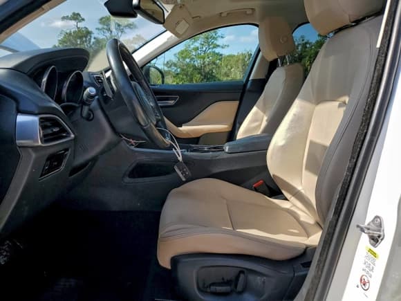 ✅ 2017 Jaguar F-Pace • VIN: SADCS2BN7HA892639 • Lot: 95219645. Listed on Copart with 124,068 mi. Free auction sales archive from the USA and detailed vehicle history report at DreamBid. Image 7.