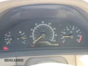 ✅ 1999 Mercedes-Benz E 320 • VIN: WDBJF65H9XA913122 • Lot: 84770155. Wystawiony na Copart z przebiegiem 186 233 mil. Bezpłatny archiwum sprzedaży aukcyjnych z USA i szczegółowy raport historii pojazdu na DreamBid. Zdjęcie 9.