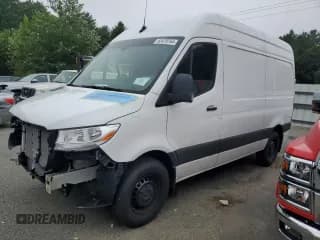 ✅ 2023 Mercedes-Benz Sprinter Cargo • VIN: W1Y40BHY4PT127894 • Лот: 63479764. Опубликован ранее на Copart с пробегом 9 003 миль. Бесплатный доступ к архиву аукционных продаж из США и подробный отчёт об истории автомобиля на DreamBid. Изображение 1.