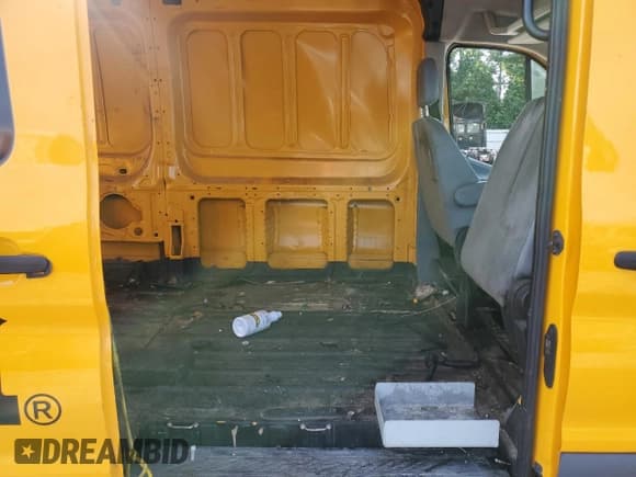 ✅ 2018 Ford Transit • VIN: 1FTBW2CM2JKA80070 • Лот: 59911535. Опубликован ранее на Copart с пробегом 231 960 миль. Бесплатный доступ к архиву аукционных продаж из США и подробный отчёт об истории автомобиля на DreamBid. Изображение 11.