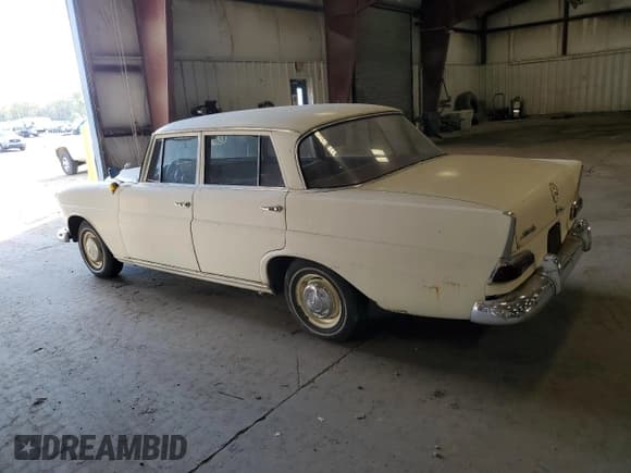 ✅ 1963 Mercedes-Benz 190 • VIN: 190DC041139D • Lot: 71190565. Wystawiony na Copart z przebiegiem 29 756 mil. Bezpłatny archiwum sprzedaży aukcyjnych z USA i szczegółowy raport historii pojazdu na DreamBid. Zdjęcie 2.
